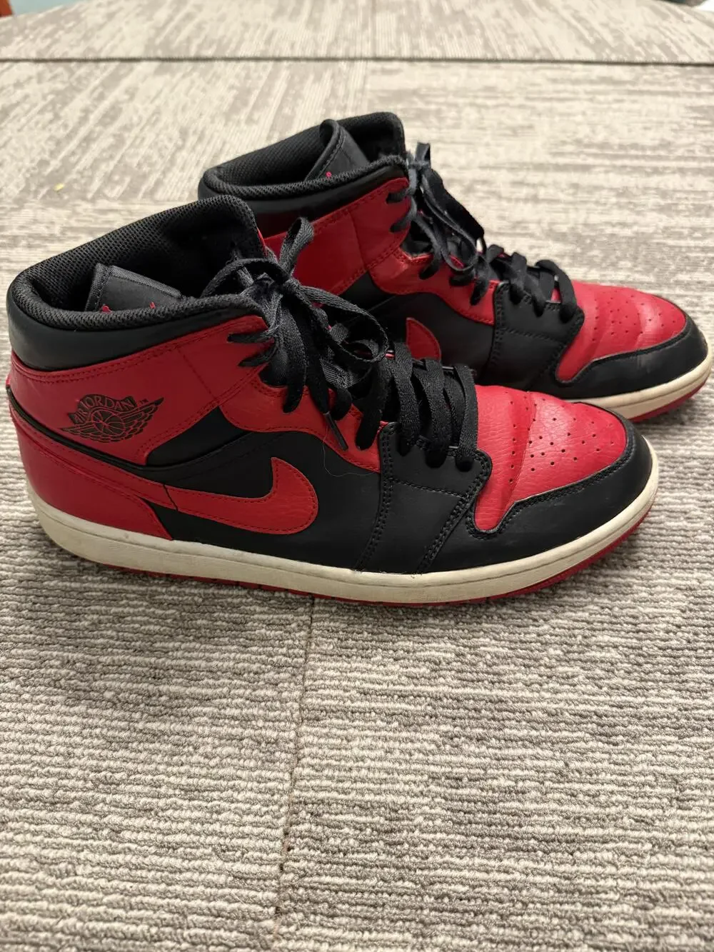 Nike Shoes Mens Size 12 Black Red Air Jordan 1 Mid Bred Sneakers 554724-074